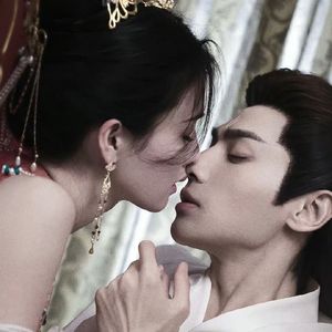 美女操逼喷水视频
